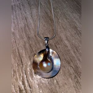 925 Sterling Silver necklace with Pearl on abalone shell